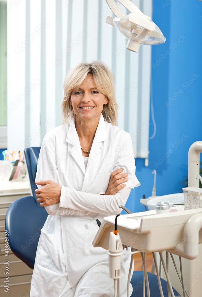 Fototapeta premium woman dentist