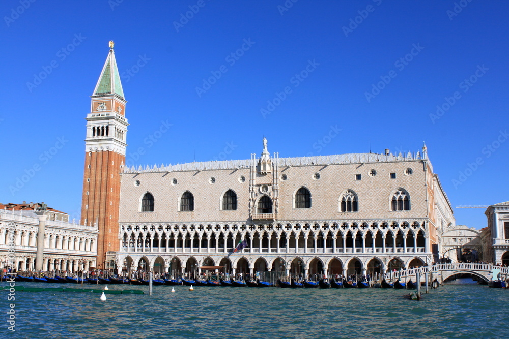 Obraz premium Palais des doges et Campanile à Venise - Italie