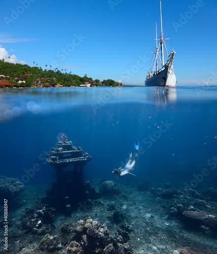 Underwater landmark
