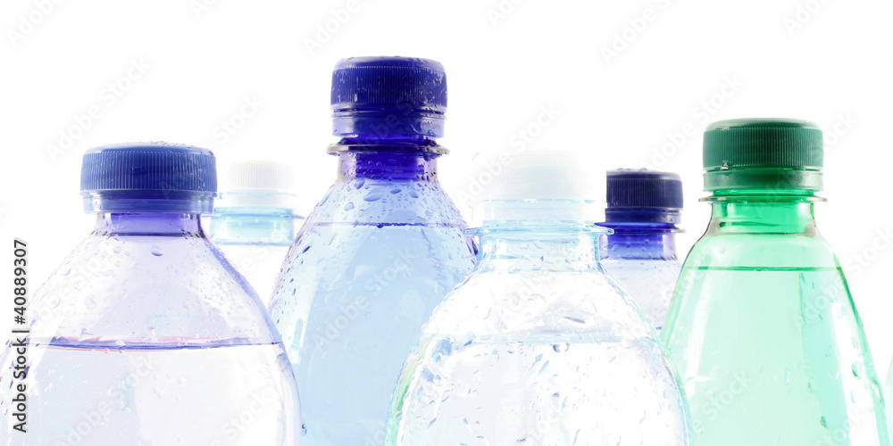 Particolare di bottiglia in plastica - acqua minerale