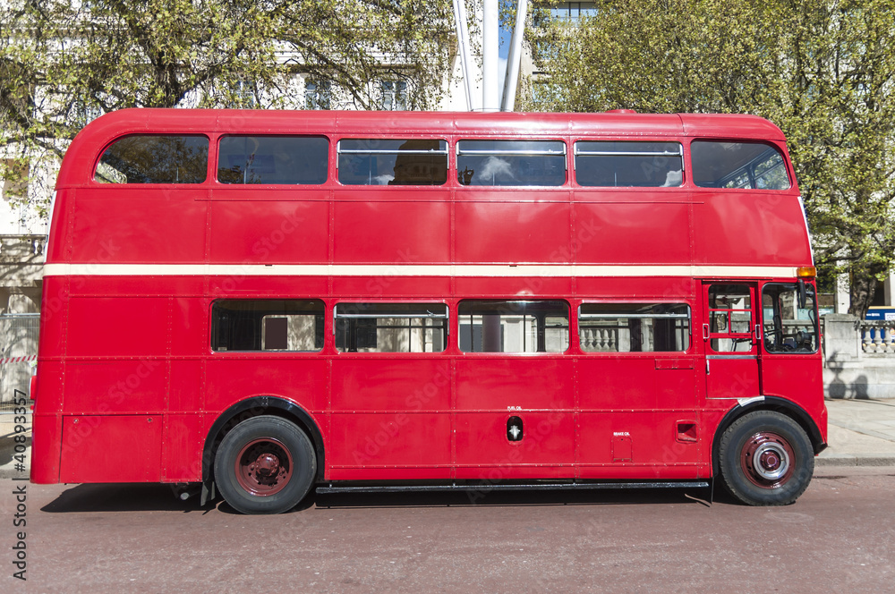 London famous red buses