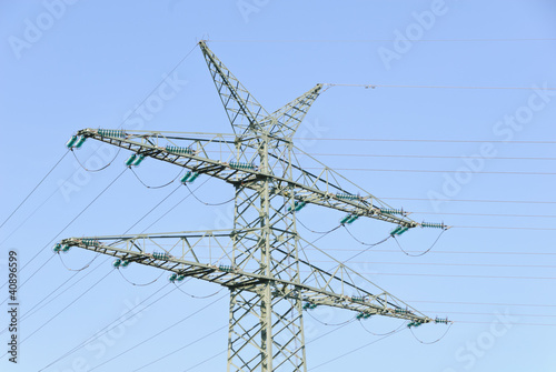 Traversen eines Abspannmastes photo