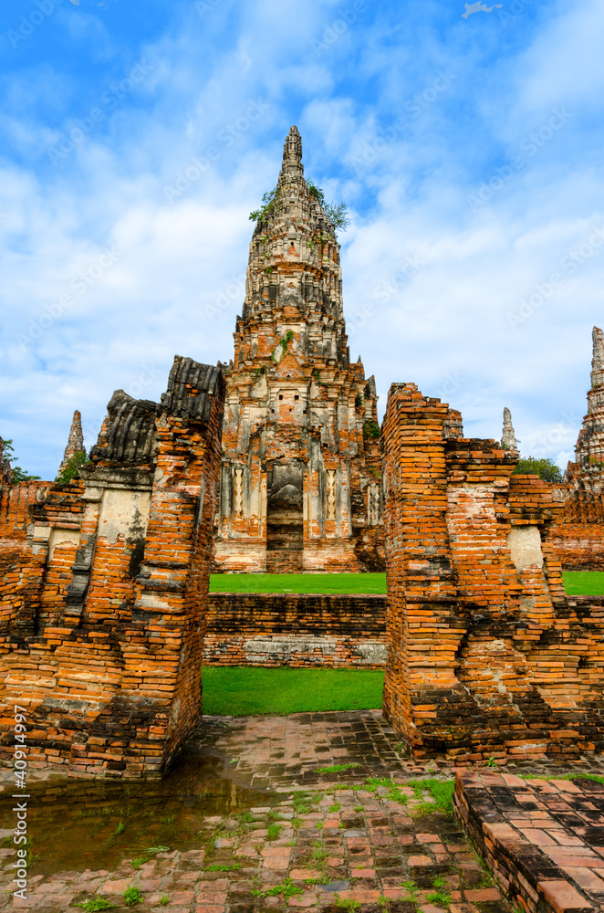 Obraz premium Ruin Brick Temple in Ayuttaya, Thailand