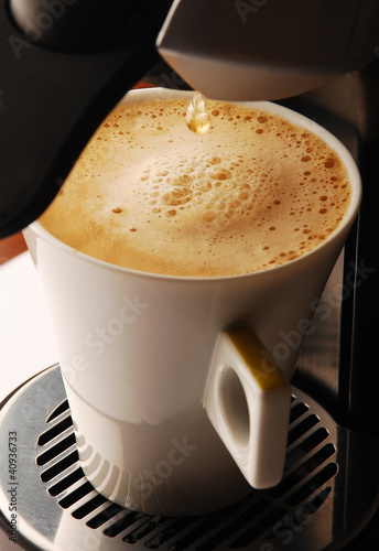 Obraz na płótnie Kawa cappuccino z ekspresu w salonie