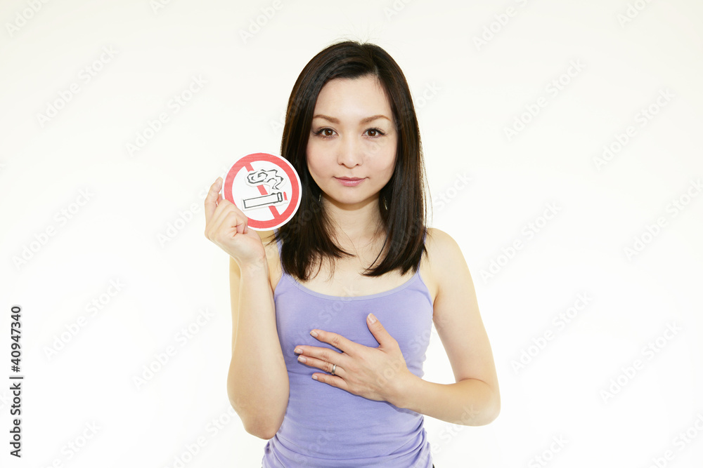 禁煙を訴える女性 禁煙を訴える女性