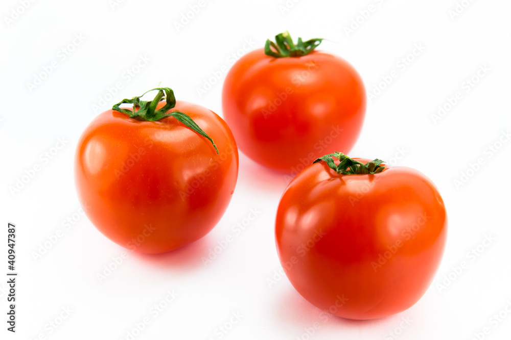 three red ripe tomaterpå a white background three red ripe tomaterpå a white background