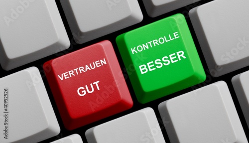 Obraz na plátně Vertrauen: Gut - Kontrolle: besser?