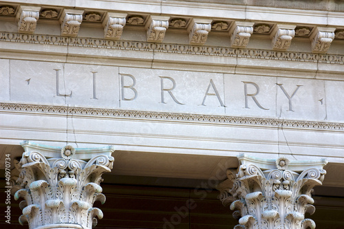 Bilde på lerret The Letters LIBRARY on a university building