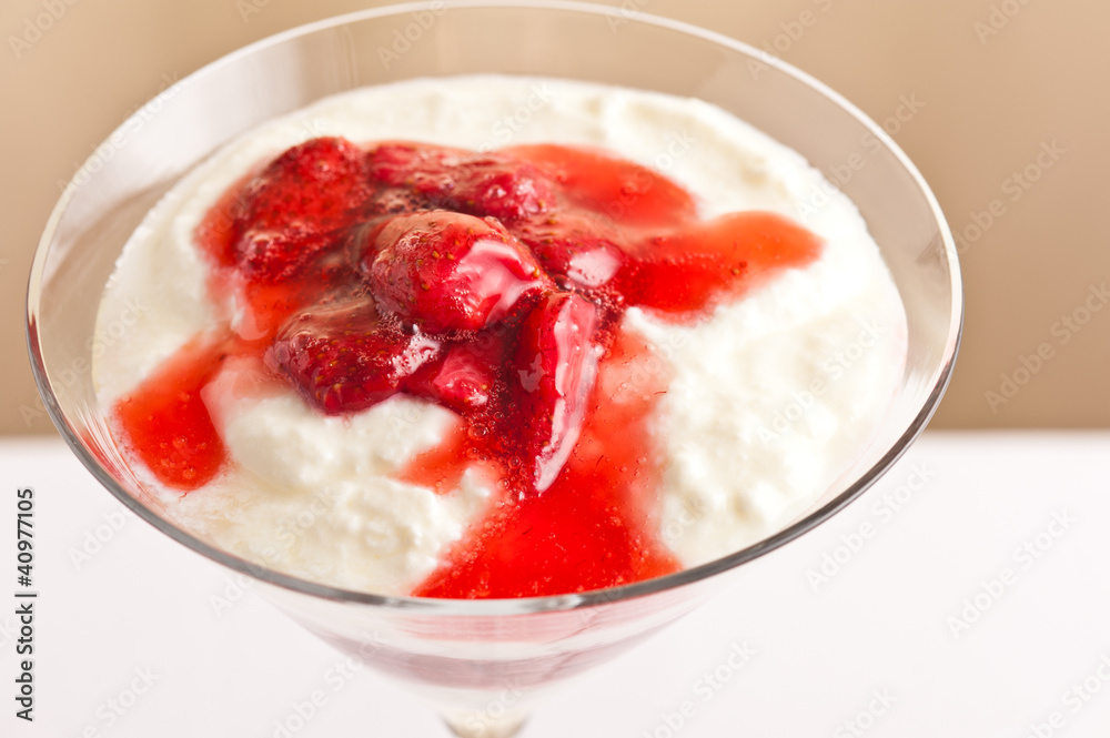 Layered dessert made from strawberries and yogurt / pudding Layered dessert made from strawberries and yogurt / pudding