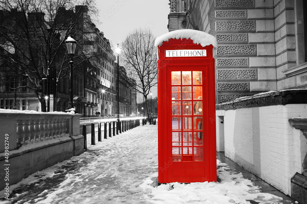 Obraz premium Budka telefoniczna w Londynie