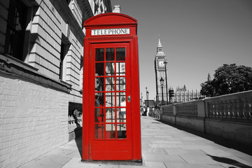 Papier peint photo Rouge, noir, blanc Big Ben et cabine rouge londonienne  © Sampajano
