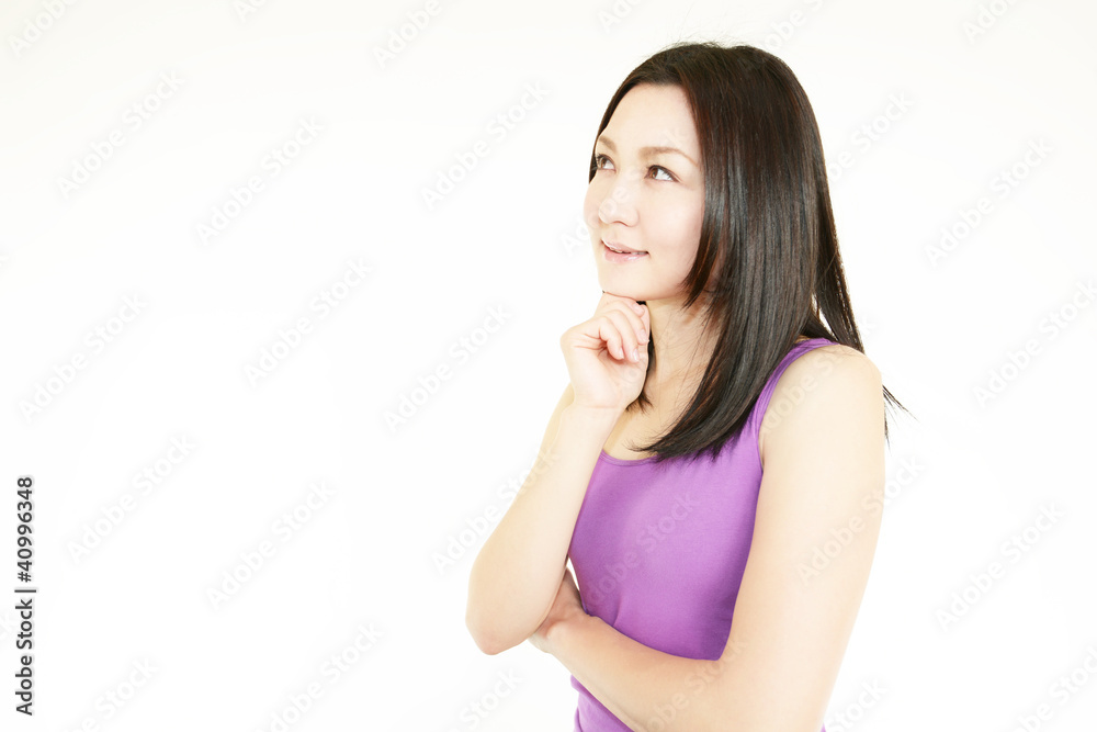 メイク中の女性 メイク中の女性