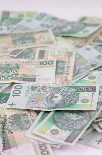 Rozrzucone banknoty PLN