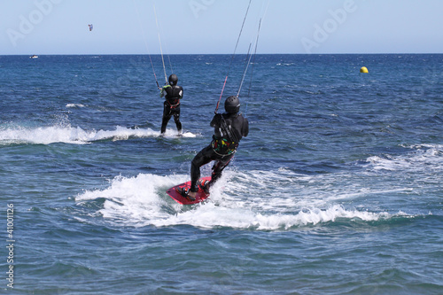 les kitesurfeurs