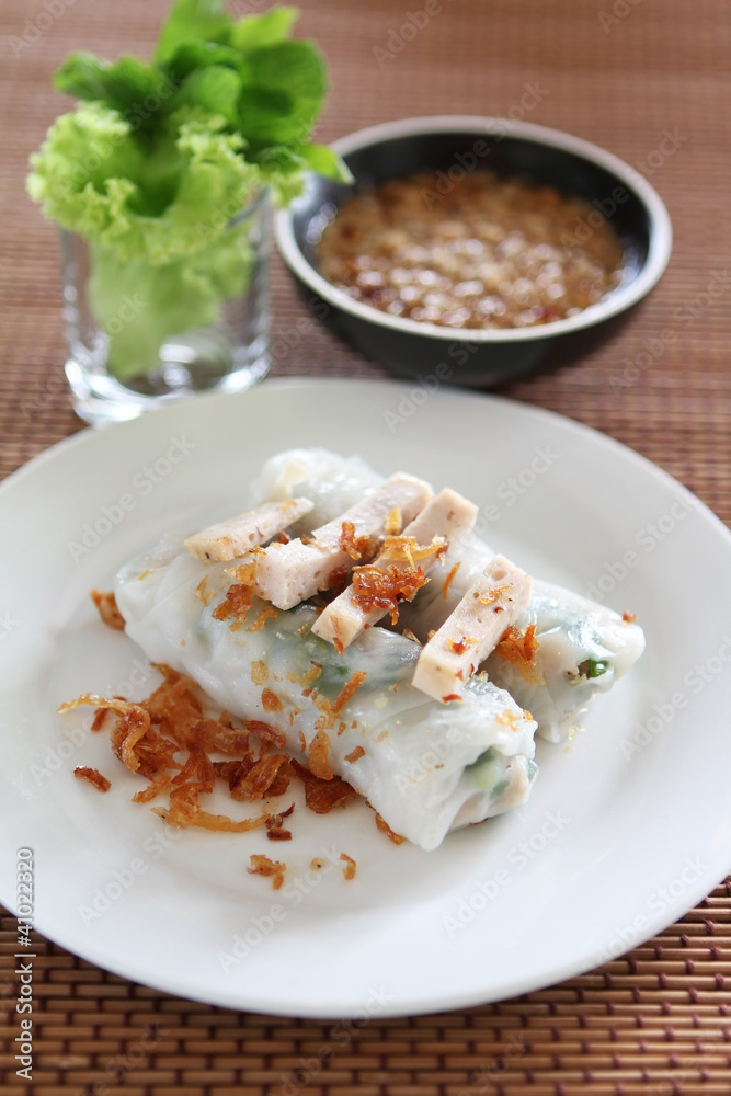 Vietnam noodle with pork slice and Garlic