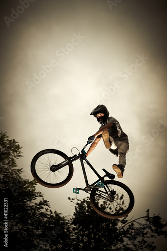 Young man flying on his bike: Dirt jump