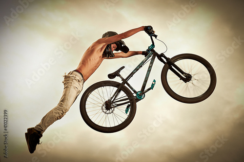 Young man flying on his bike: Dirt jump