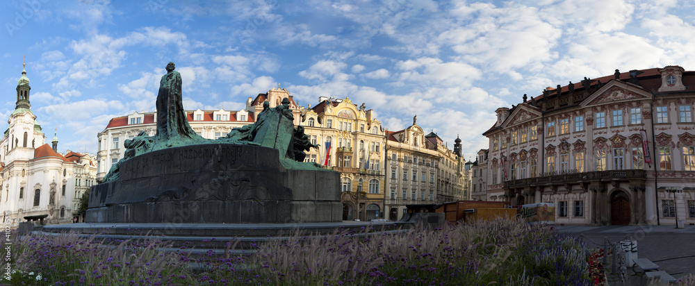 Obraz Statue of Jan Huss in Old Town Square in Prague