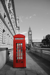 Papier peint photo Rouge, noir, blanc Big Ben et téléphone rouge anglais  © Sampajano