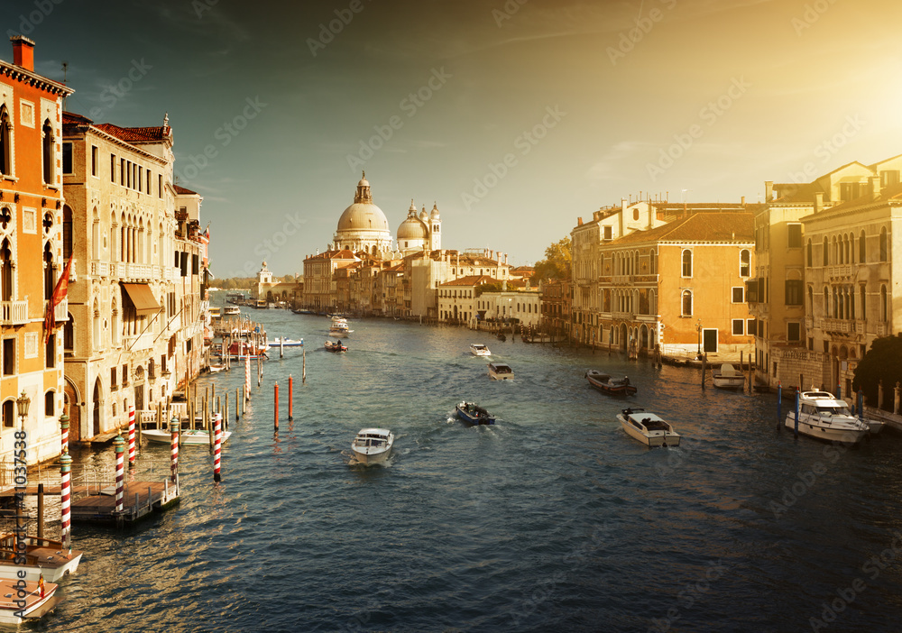 Fototapeta premium Grand Canal and Basilica Santa Maria della Salute, Venice, Italy