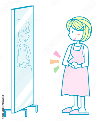 鏡に自分をうつす妊婦
