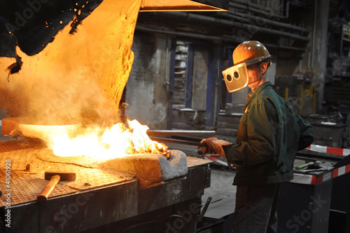 Industriearbeiter Giesserei // foundry industry employees photo