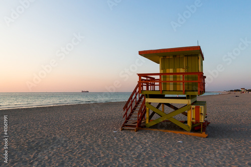 Poste de garde sur la plage de South Beach à Miami en Floride © Jean-Marie MAILLET