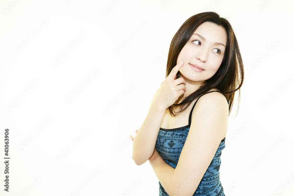 スキンケアに満足した女性 スキンケアに満足した女性