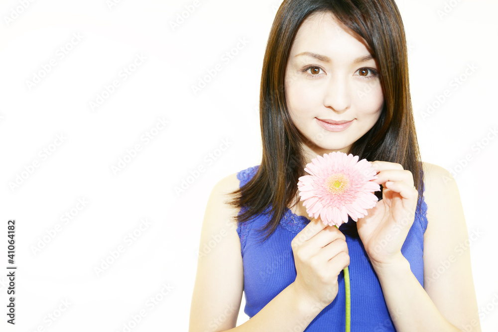 ガーベラの花と美しい日本女性 ガーベラの花と美しい日本女性