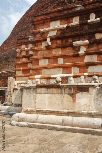 Dagoba de Medirigiriya photo