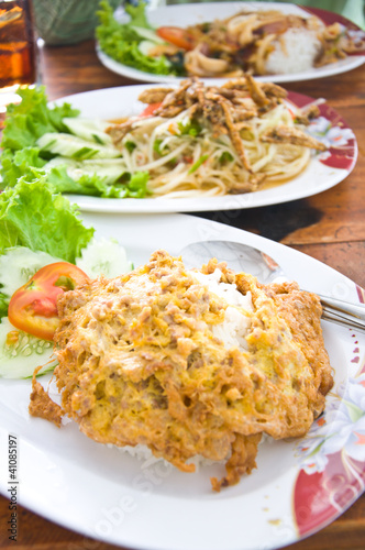 rice with omelet and thai papaya salad
