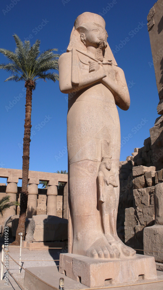 Estatua de Pinedyem I, templo de Amon en Karnak, Egipto