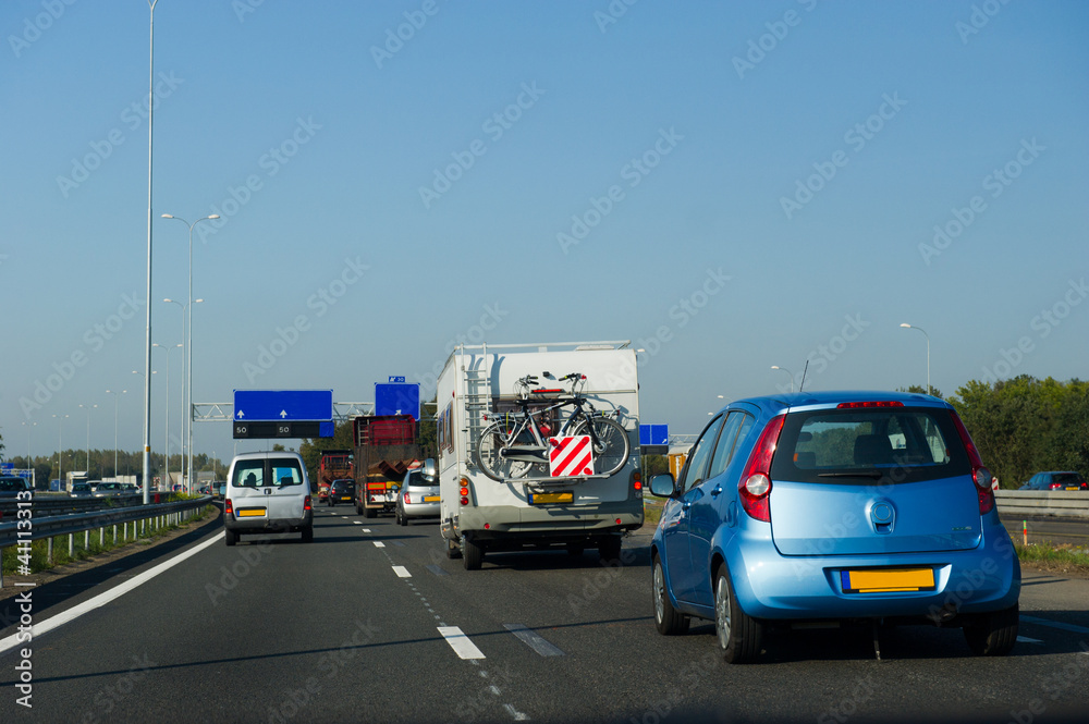 Naklejka premium File traffic at highway