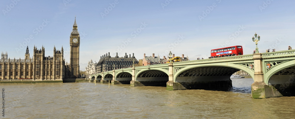 Fototapeta premium Westminster Bridge and the Houses of Parliament