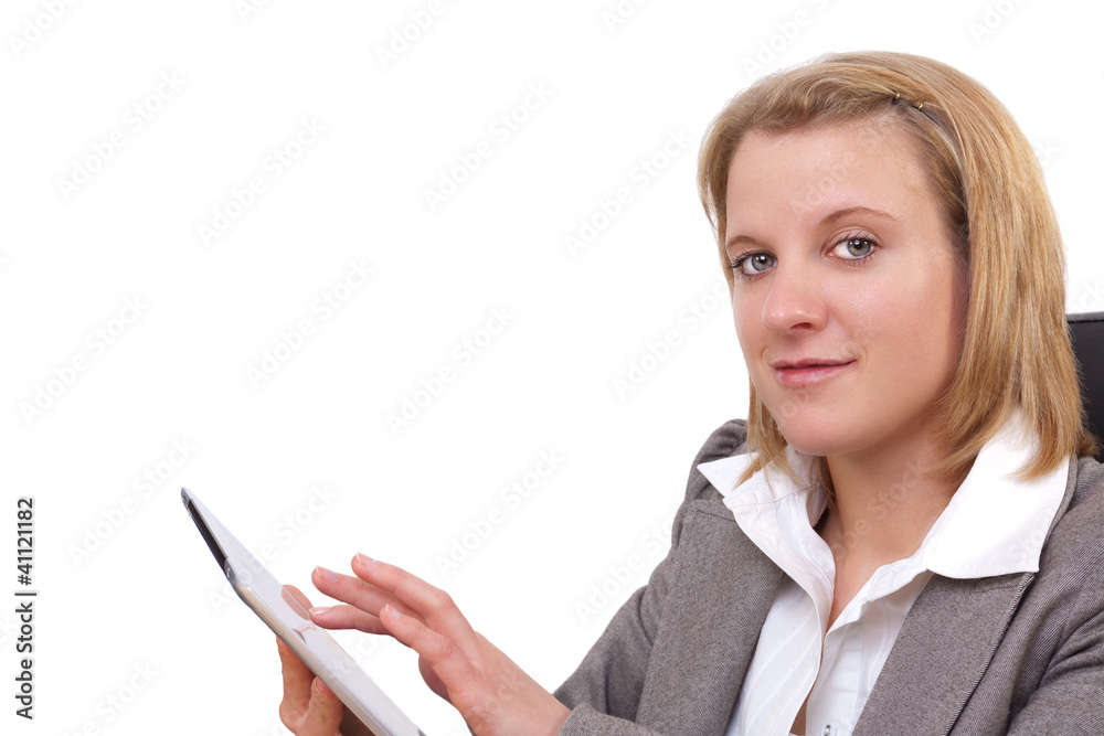 Lächelnde junge Frau mit dem Tablet PC Lächelnde junge Frau mit dem Tablet PC