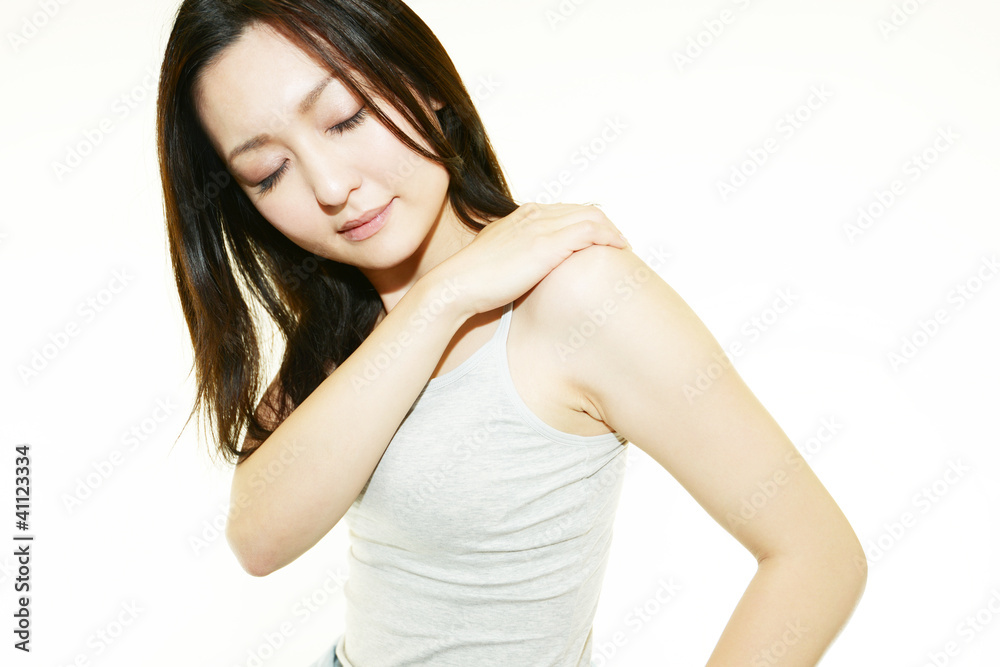 肩こりに悩む女性 肩こりに悩む女性