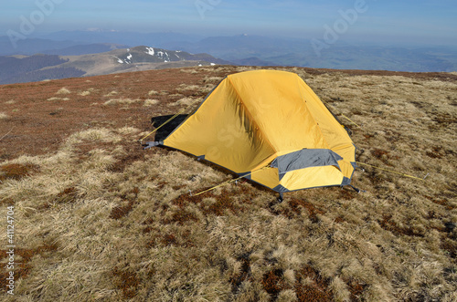 Obraz na płótnie Dawn in the mountains and yellow tent w salonie