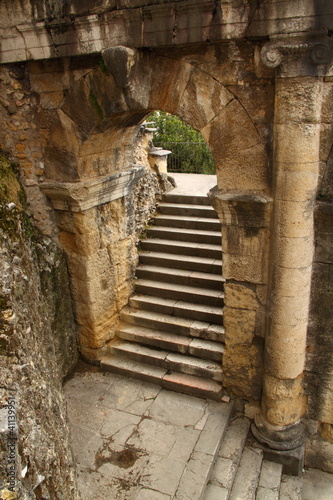 Fototapeta Naklejka Na Ścianę i Meble -  Ancient roman arch and staircase