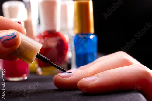 Polishing fingernails