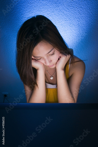 young lady sleep at notebook photo