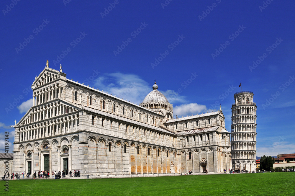 Pisa, piazza dei miracoli e torre pendente