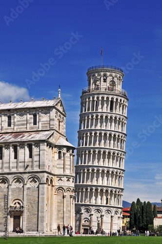 Pisa, piazza dei miracoli e torre pendente