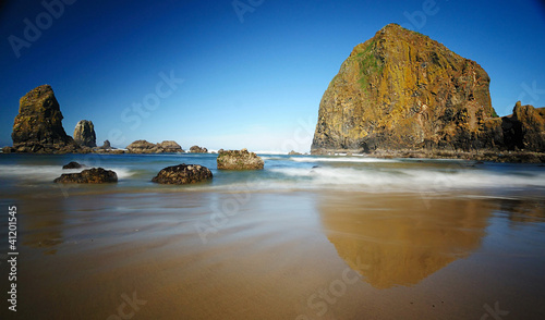 фотографія Cannon beach and  haystack rock