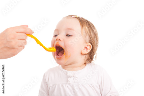 kind beim essen