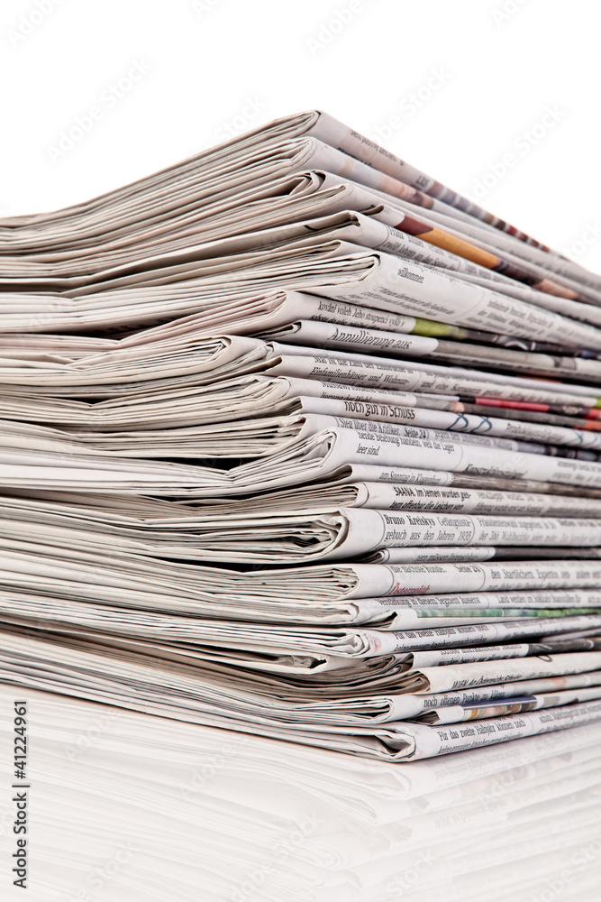 Stapel von alten Zeitungen und Zeitschriften Stapel von alten Zeitungen und Zeitschriften