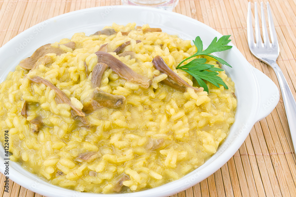 risotto con funghi porcini e zafferano
