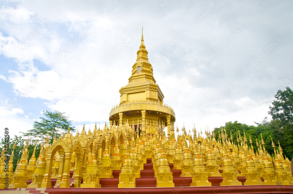 Fototapeta premium Top five hundred pagodas at beautiful in the Wat pasawangboon