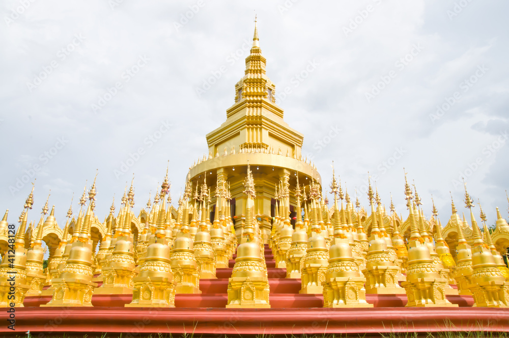 Fototapeta premium Top five hundred pagodas at beautiful in the Wat pasawangboon