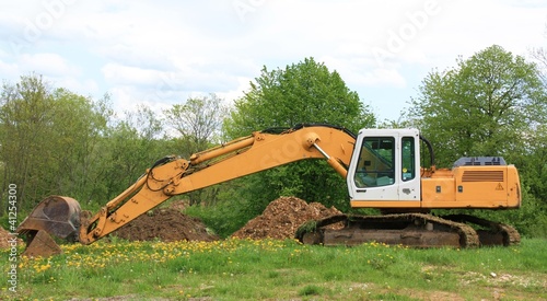 Pelle à chenilles, travaux dans la terre creuser, chantier
