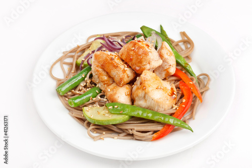 chicken with noodles and vegetables